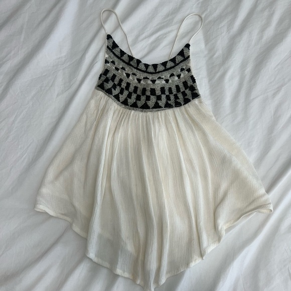 Flowy crop top with beaded detail - Picture 1 of 3